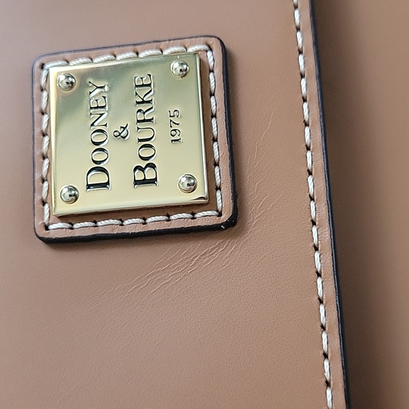 Dooney & Bourke Beacon East/West crossbody NWOT - Picture 5 of 13